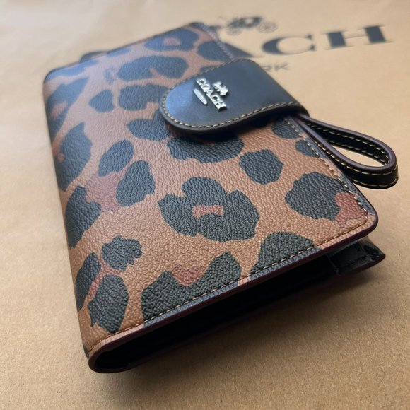 Phone Wallet With Leopard Print And Signature Canvas Interior coach cc869 - Picture 7 of 8